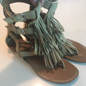 Guess Pocahontas sandals